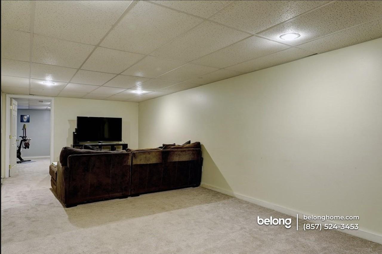 548 Linwood St - Photo 6 of 10