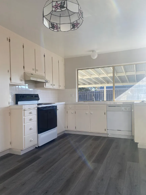 4446 Moffitt Dr - Photo 3 of 20