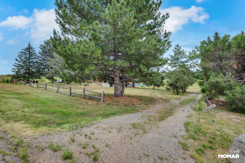 7980 Fairview Rd - Photo 4 of 20