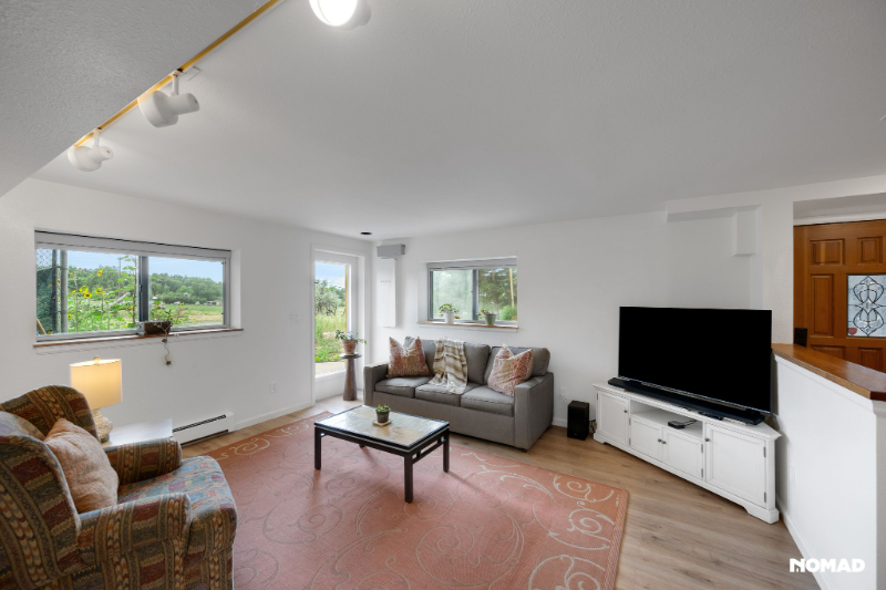 7980 Fairview Rd - Photo 6 of 20