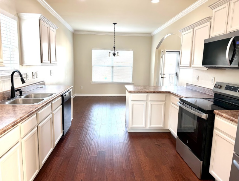 1006 Kyle Ln - Photo 7 of 20