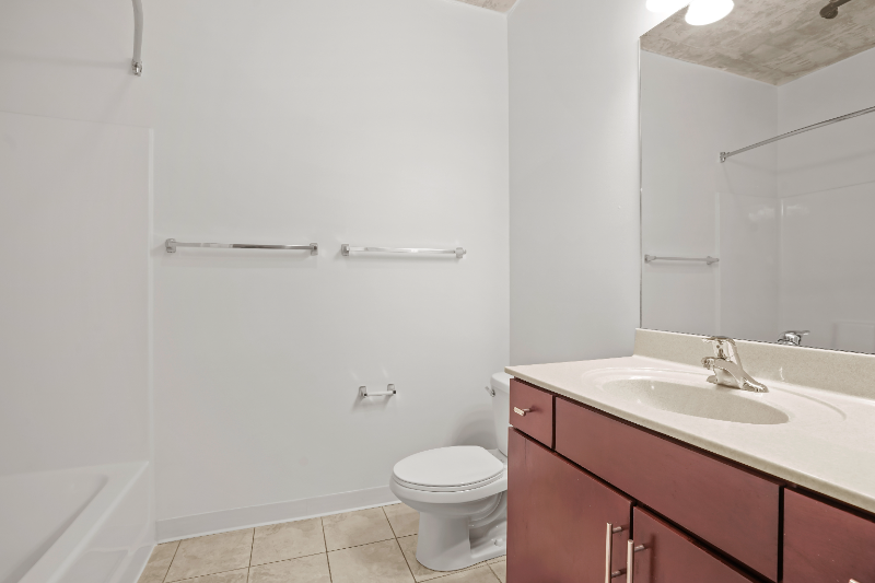 910 S Clark St - Photo 5 of 14