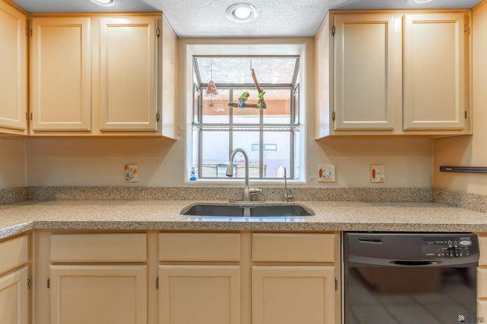 11241 E 37th Ln - Photo 5 of 20