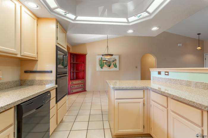 11241 E 37th Ln - Photo 6 of 20