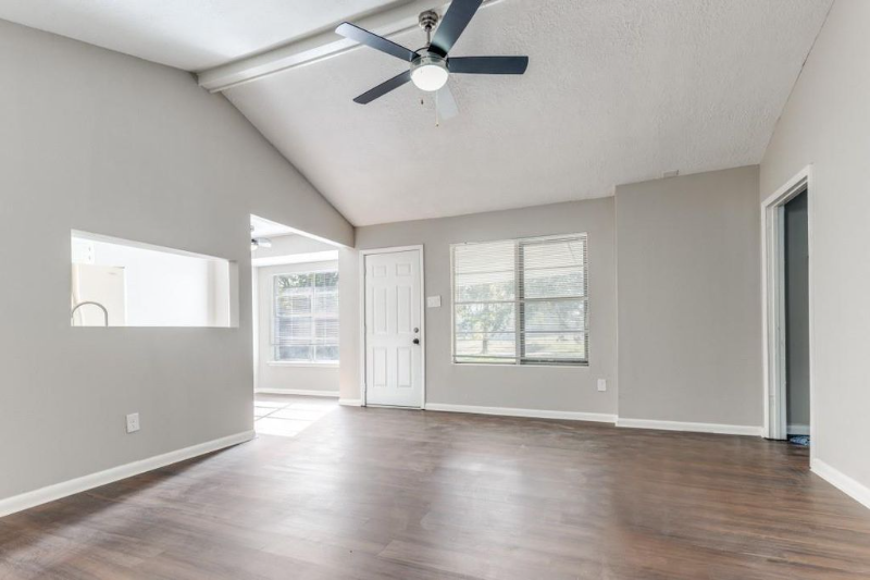 3120 Royal St - Photo 3 of 11