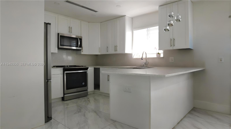 2741 Sw 67th Ave - Photo 3 of 6