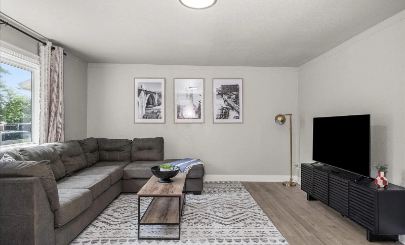 1718 W Dean Ave #1 - Photo 3 of 10