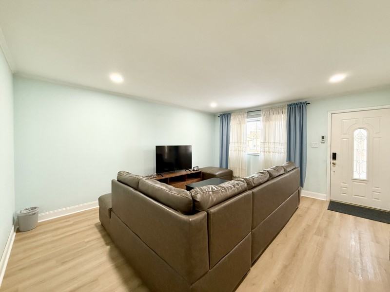 613 Williams Ter - Photo 2 of 10