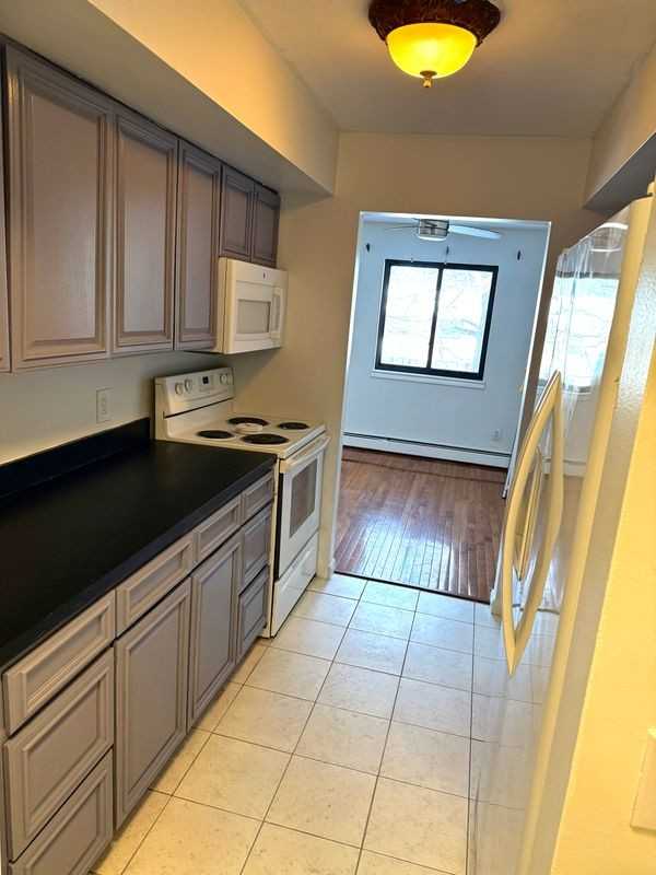 2401 Cherry Hill Dr - Photo 4 of 10