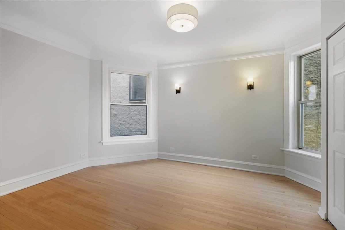 6136 N Mozart St - Photo 4 of 10