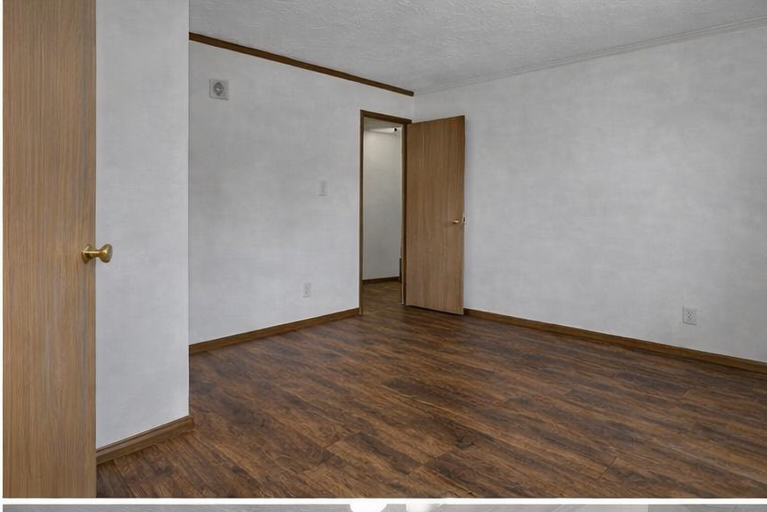 571 E Main St - Photo 4 of 5