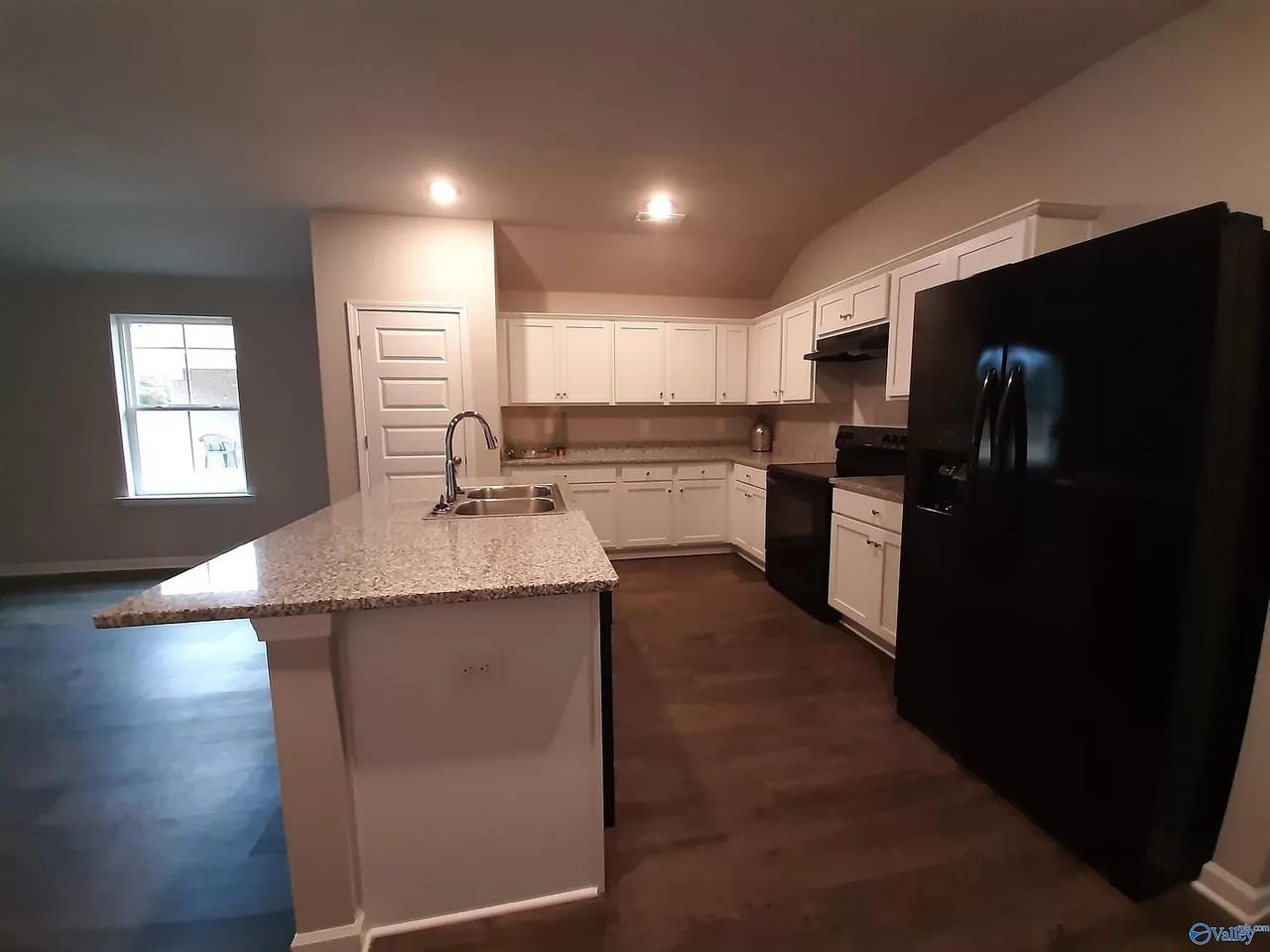 126 Jerrie Lynn Blvd - Photo 3 of 20