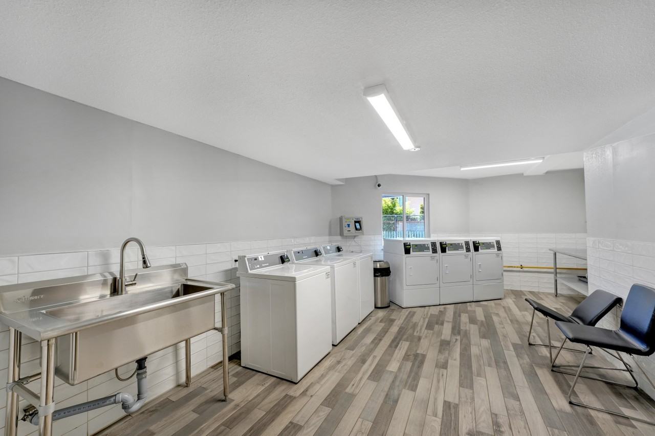 Briarwood Manor Apartments - Photo 6 of 8