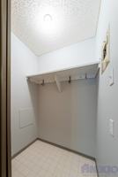 featured image of 833 Wollaston Cres