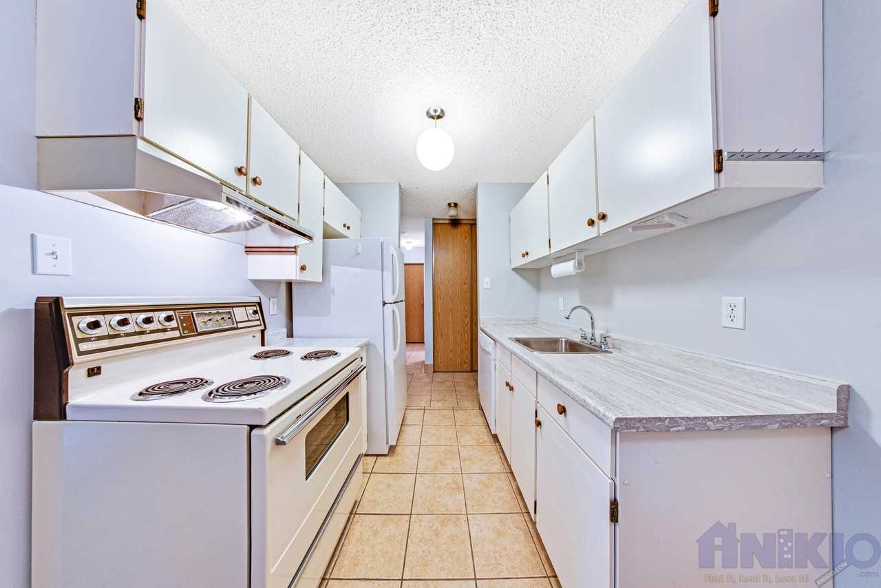 833 Wollaston Cres - Photo 5 of 11