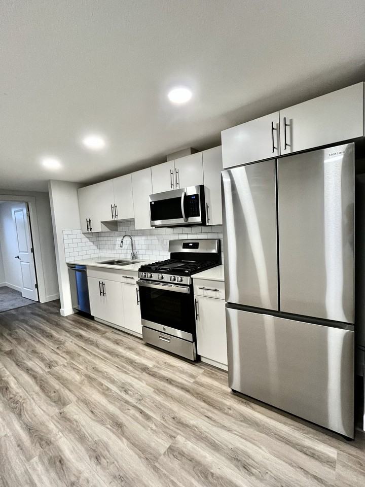 4681 177 Avenue NW Lower - Photo 4 of 6