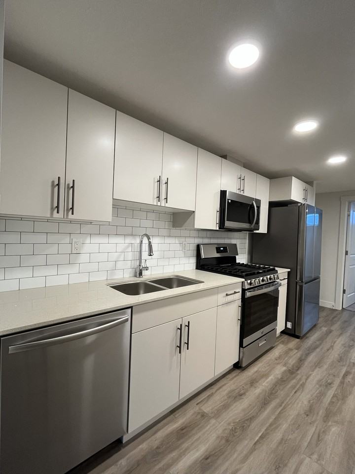 4681 177 Avenue NW Lower - Photo 5 of 6