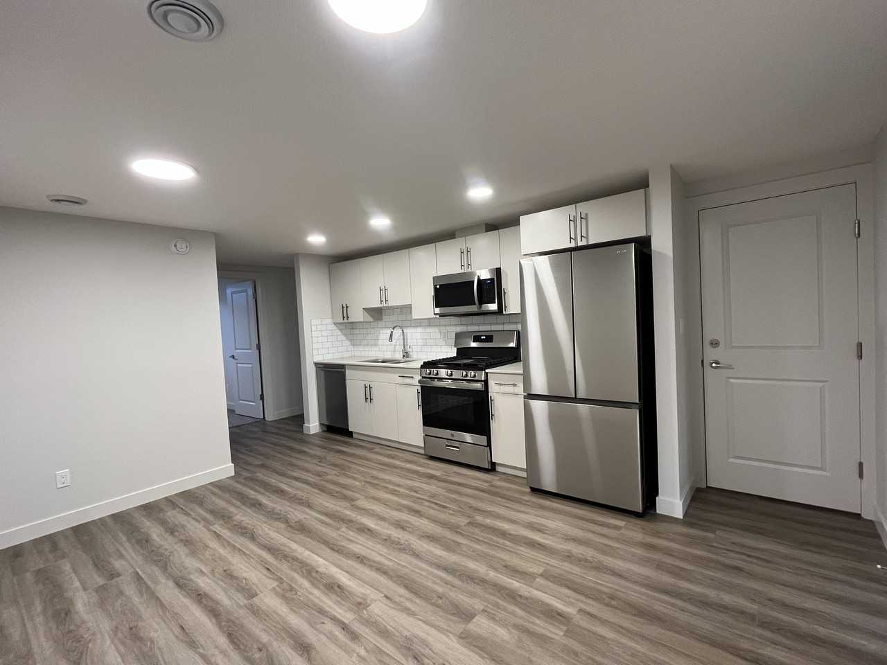 4681 177 Avenue NW Lower - Photo 6 of 6