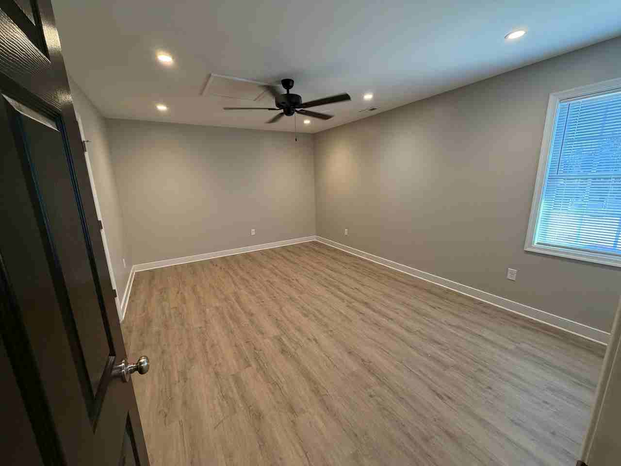 225 Plazaview Rd #C - Photo 2 of 6