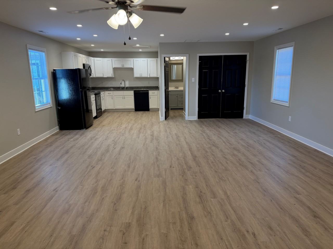 225 Plazaview Rd #C - Photo 4 of 6