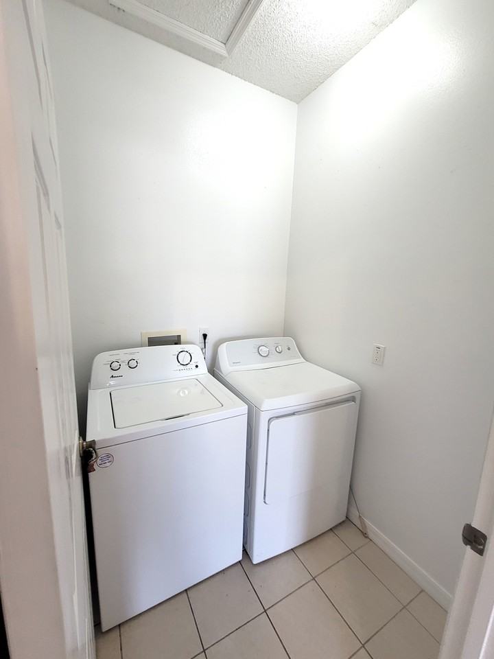 3151 Sun Lake Ct #B - Photo 4 of 42