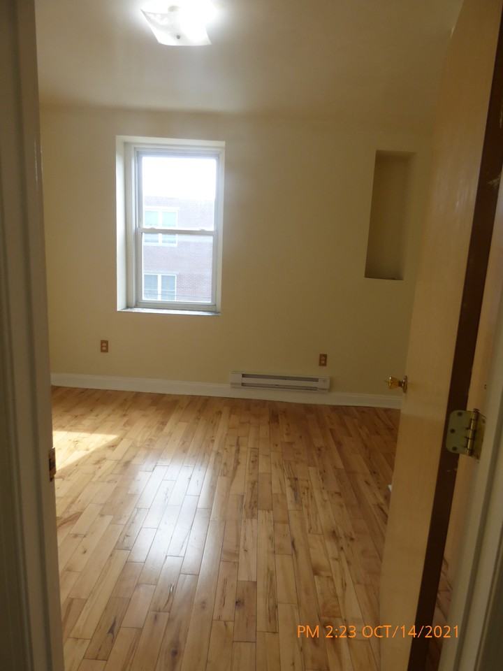 126 S 46th St #1-2R - Photo 3 of 8