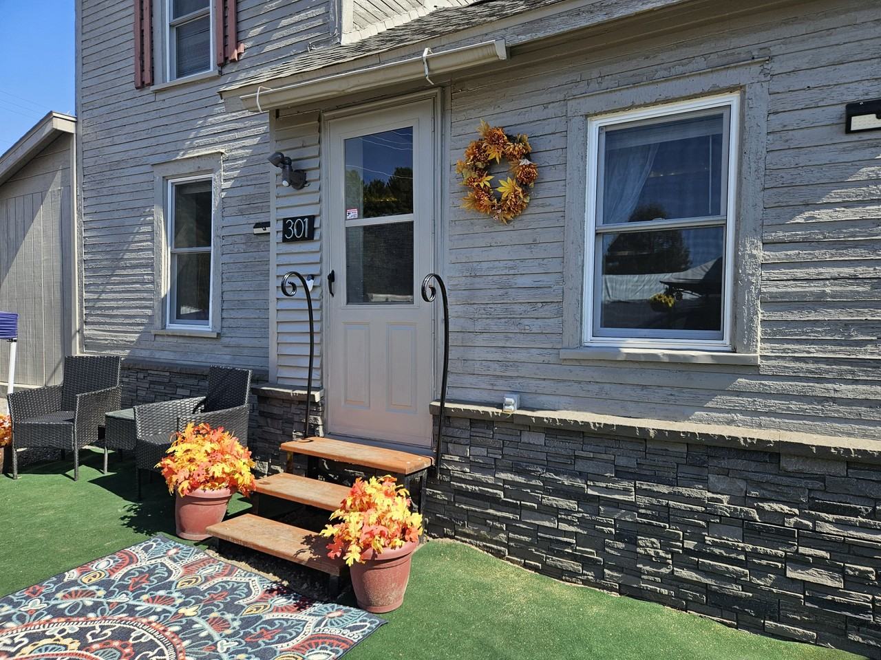 301 Oakwood St #1 - Photo 3 of 29