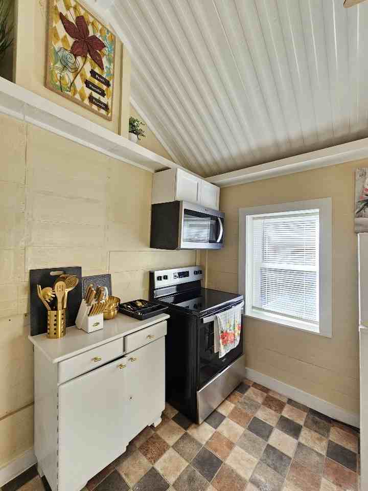 301 Oakwood St #1 - Photo 4 of 29