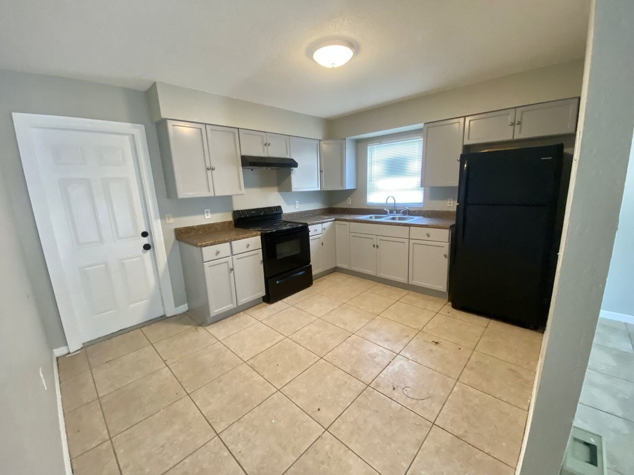 1700 Birchwood Cir #2 - Photo 2 of 6