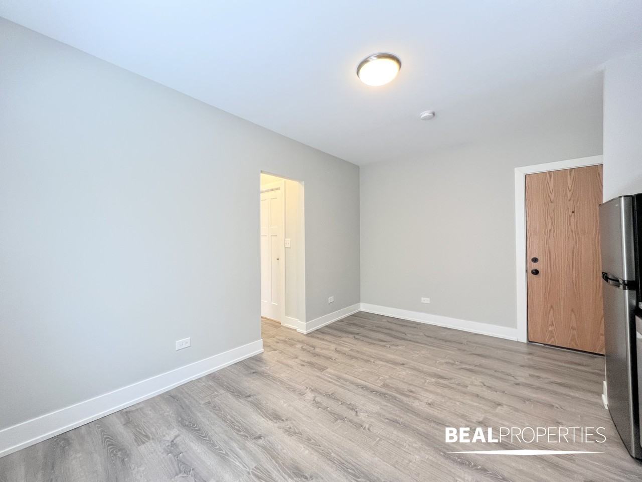 429 W Belden Ave #206 - Photo 2 of 6