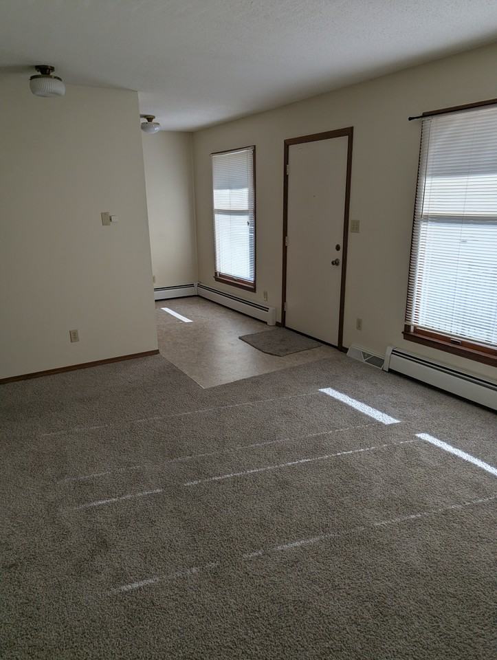 631 E Grove Ave #9 - Photo 4 of 11