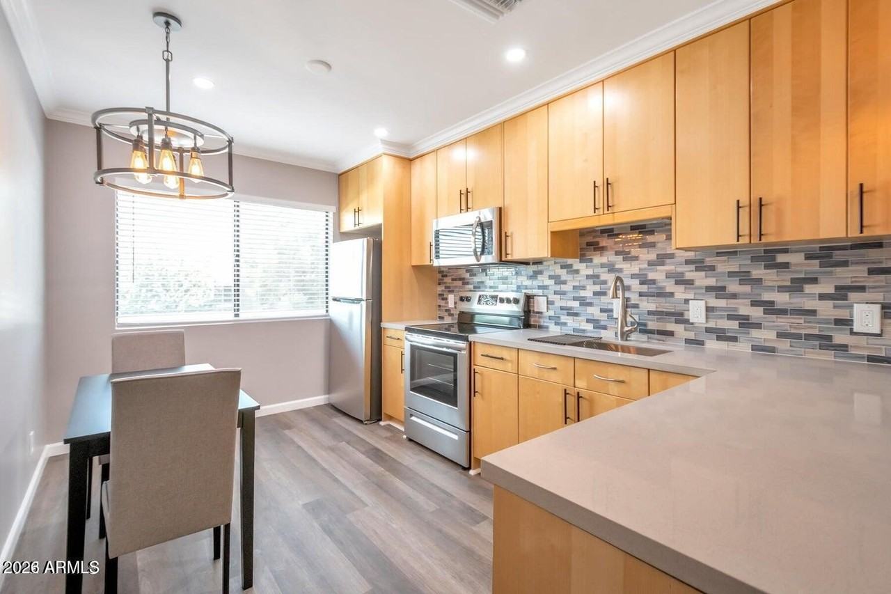 721 E Montebello Ave Unit 225 #225 - Photo 4 of 15