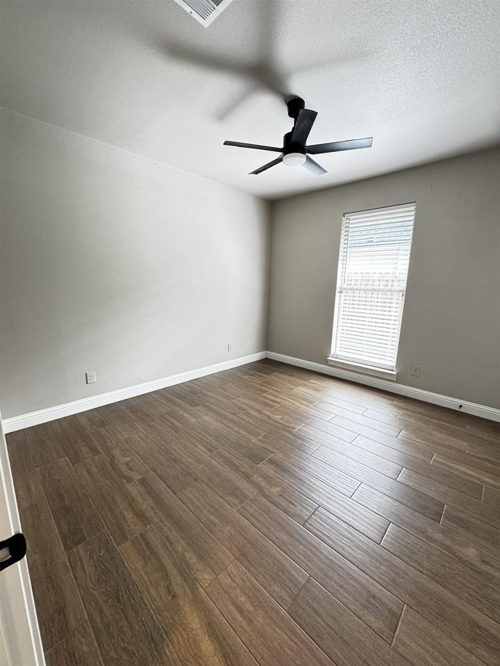 10430 Dominion Ranch Dr - Photo 6 of 20