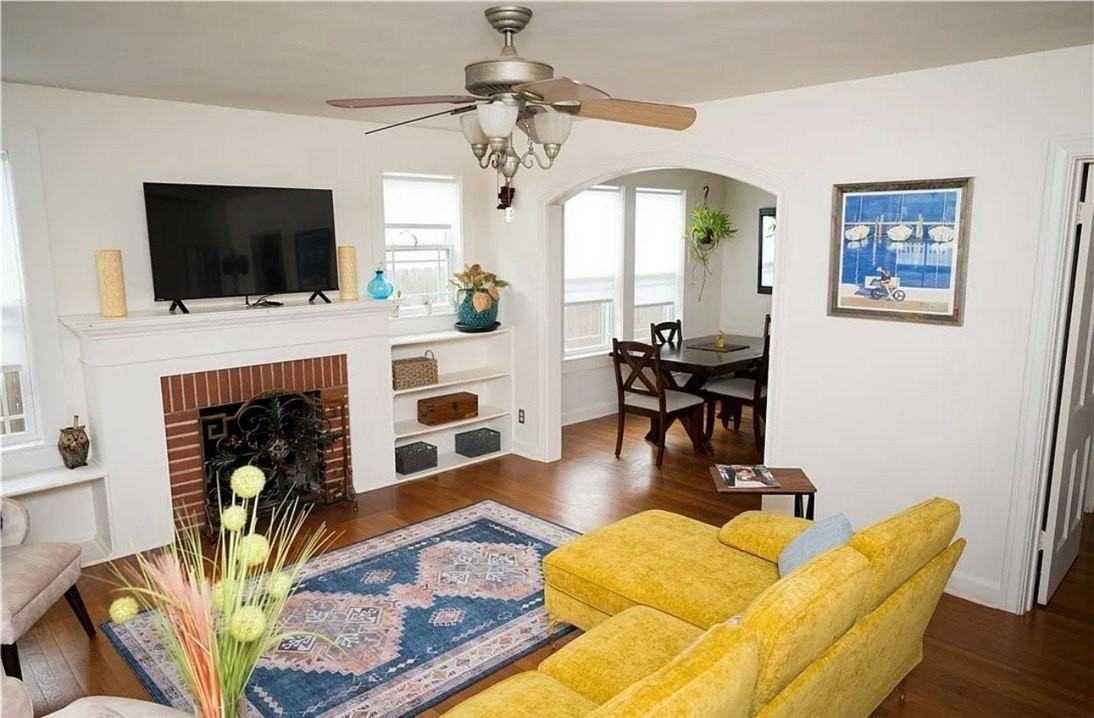 434 Naples St - Photo 4 of 27