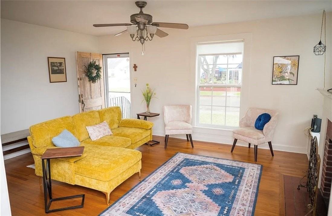 434 Naples St - Photo 6 of 27