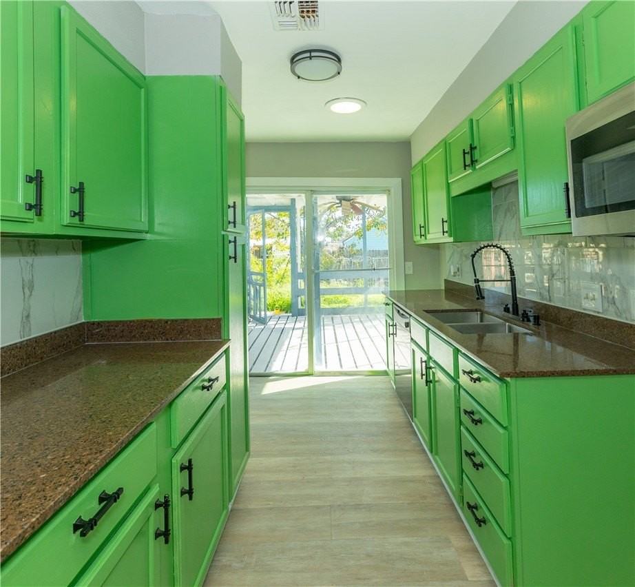 405 Beverly Dr - Photo 2 of 15