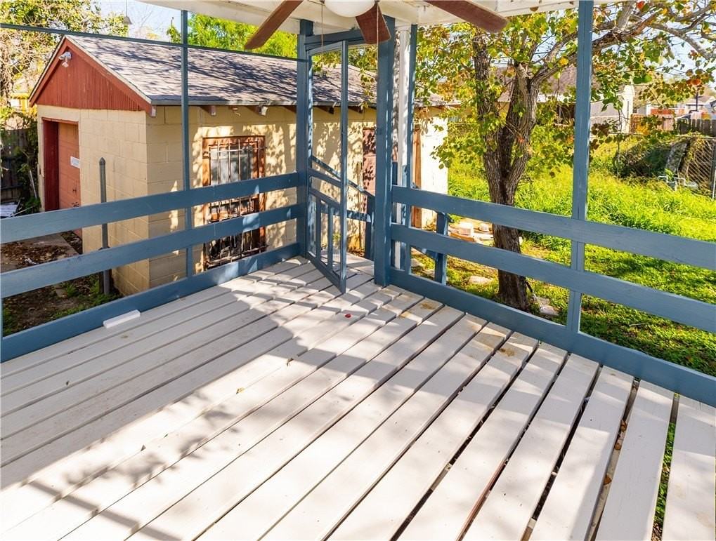 405 Beverly Dr - Photo 5 of 15