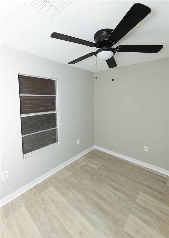 405 Beverly Dr - Photo 7 of 15