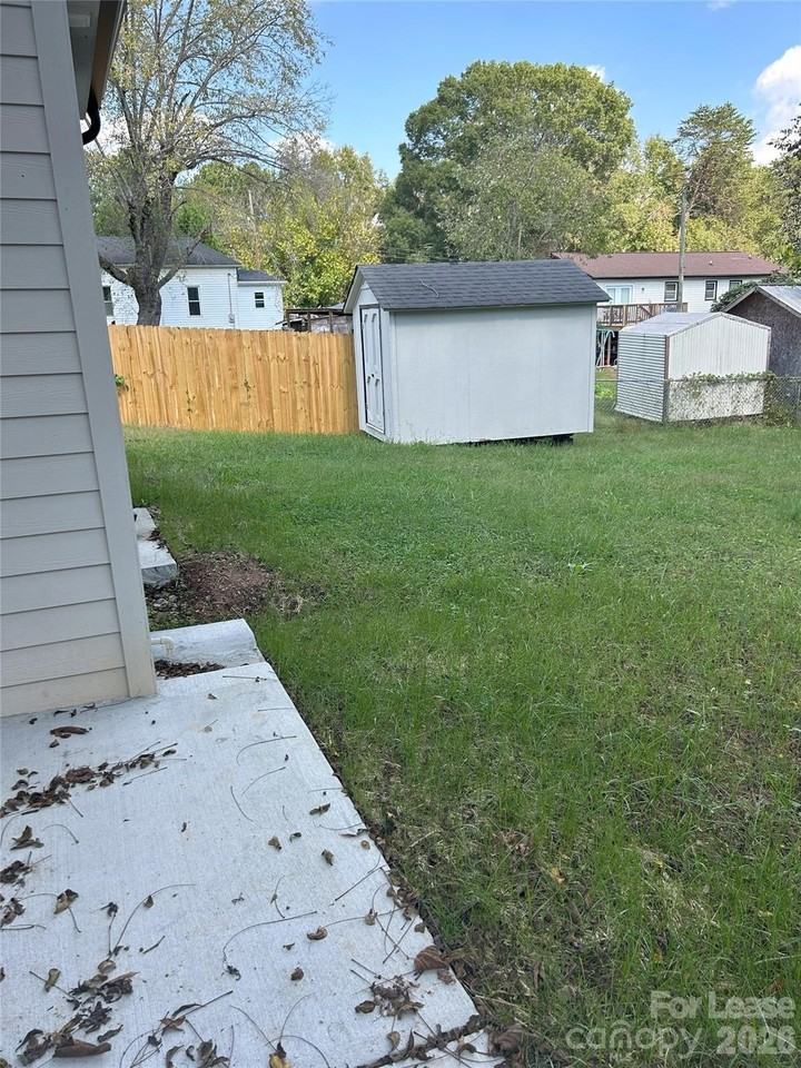 303 S Main St - Photo 5 of 15