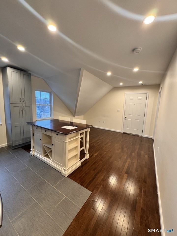 18 Soundview Ave Apt 3 #3 - Photo 3 of 8