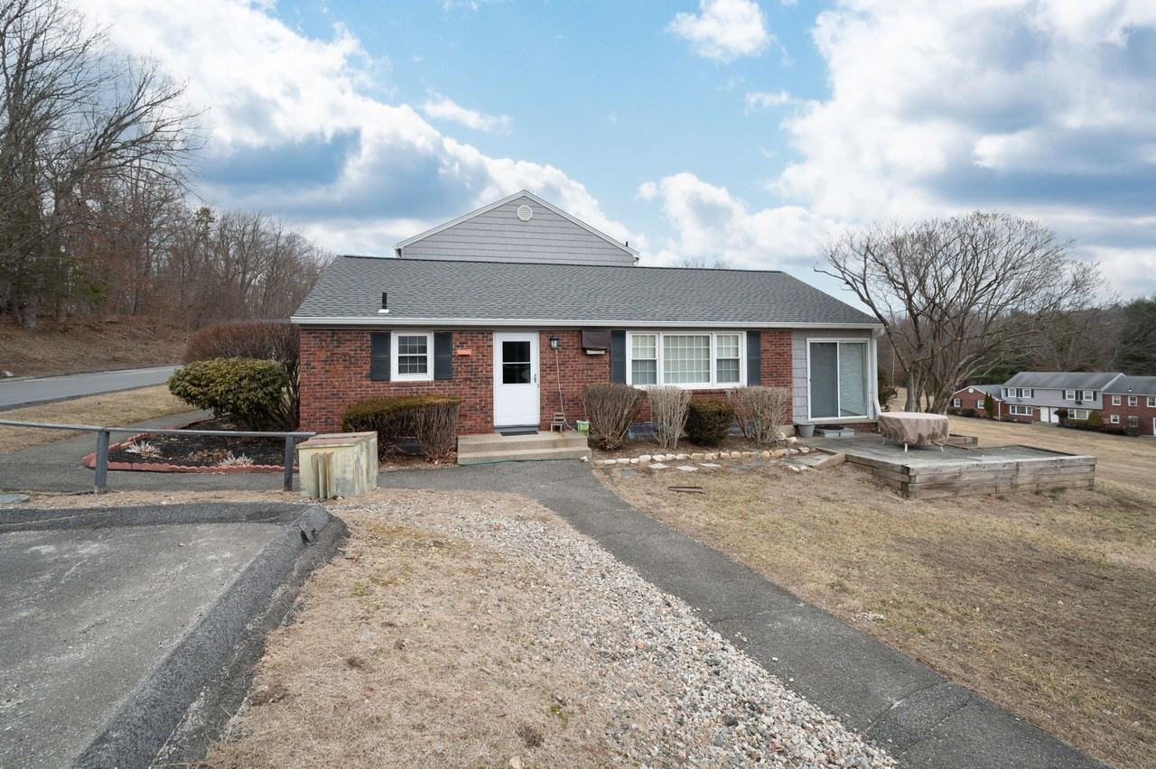 86 Old Farms Ln Unit 86 #86 - Photo 5 of 34