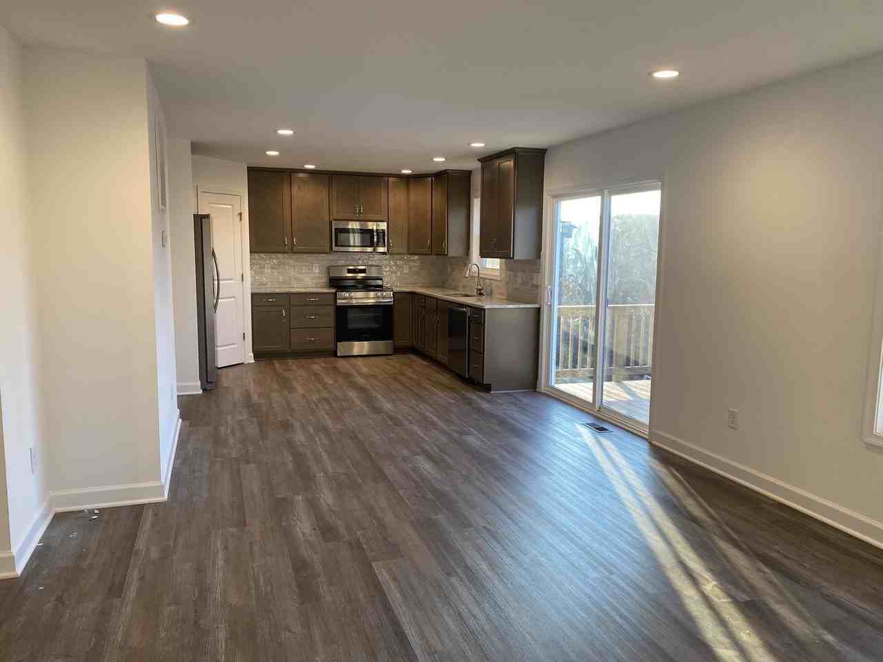 1014 Middlebrook Ave - Photo 2 of 15