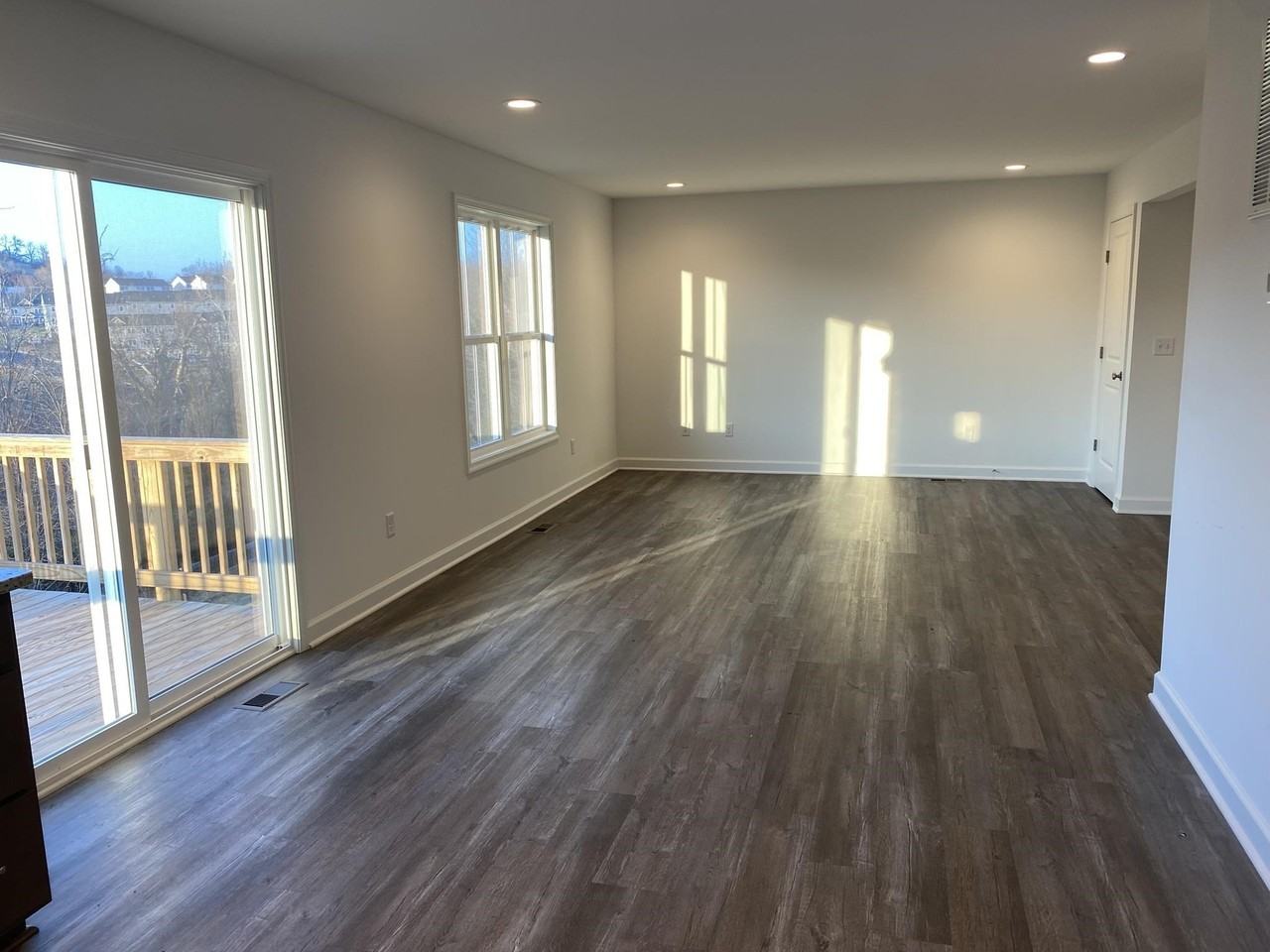 1014 Middlebrook Ave - Photo 3 of 15