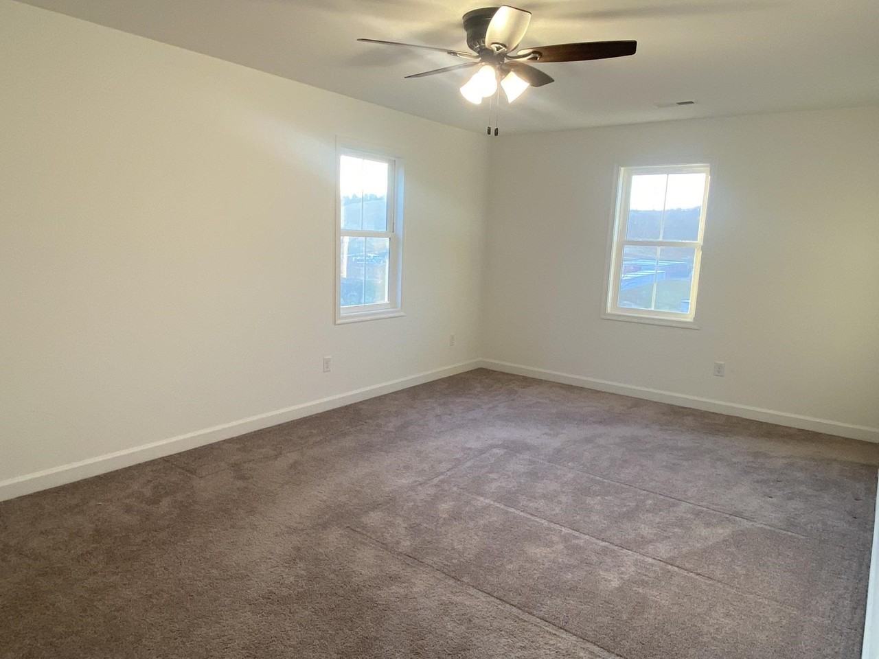 1014 Middlebrook Ave - Photo 5 of 15