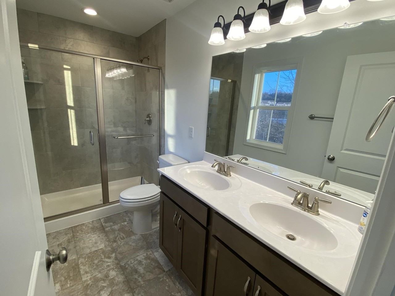 1014 Middlebrook Ave - Photo 6 of 15