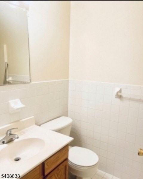 64 Isabella Ave - Photo 5 of 8