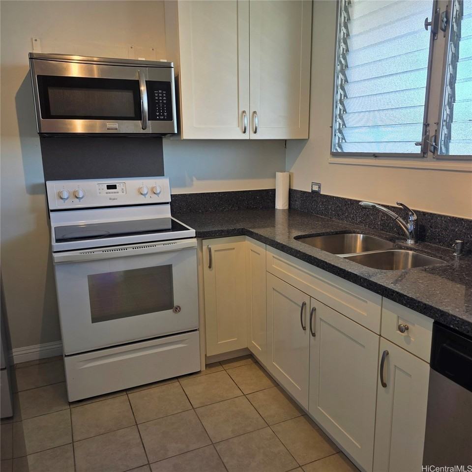 1052 Ala Nanu St Apt 702 #702 - Photo 5 of 21