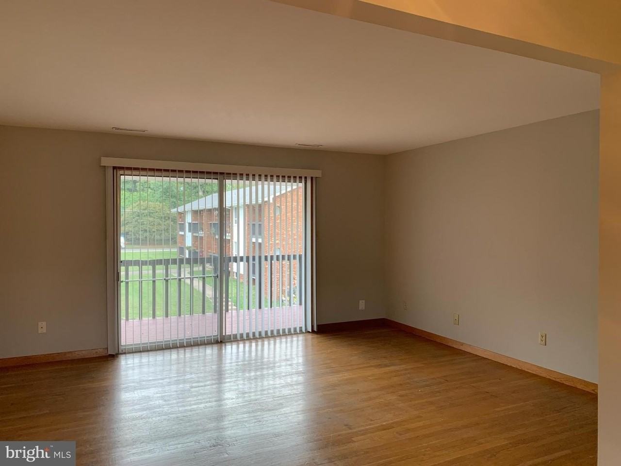 111 Green St - Photo 2 of 26