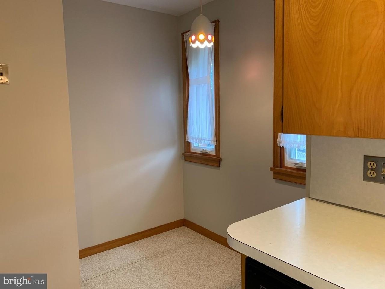 111 Green St - Photo 7 of 26