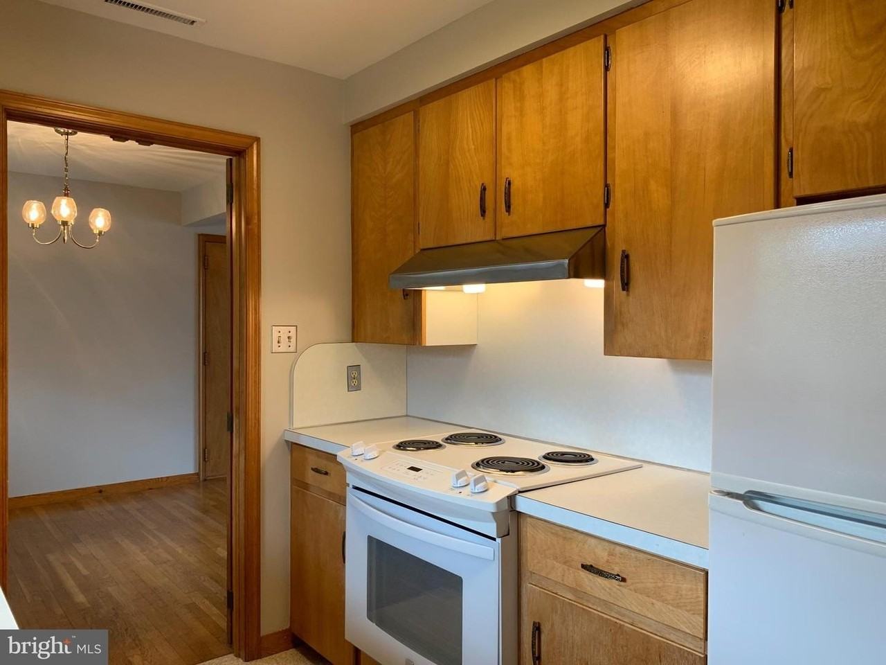 111 Green St - Photo 6 of 22